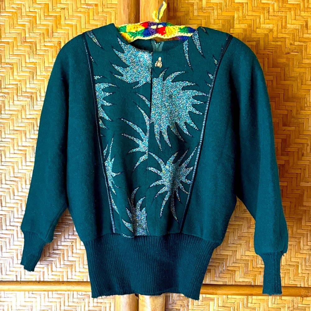 Vintage batwing Green wool Sweater with metallic Design and leather trim small
